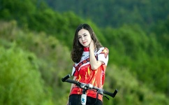 刮伦人妇A片国产